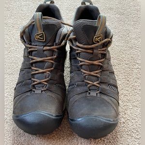 Keen Voyageur Low Height Breathable hiking shoes.